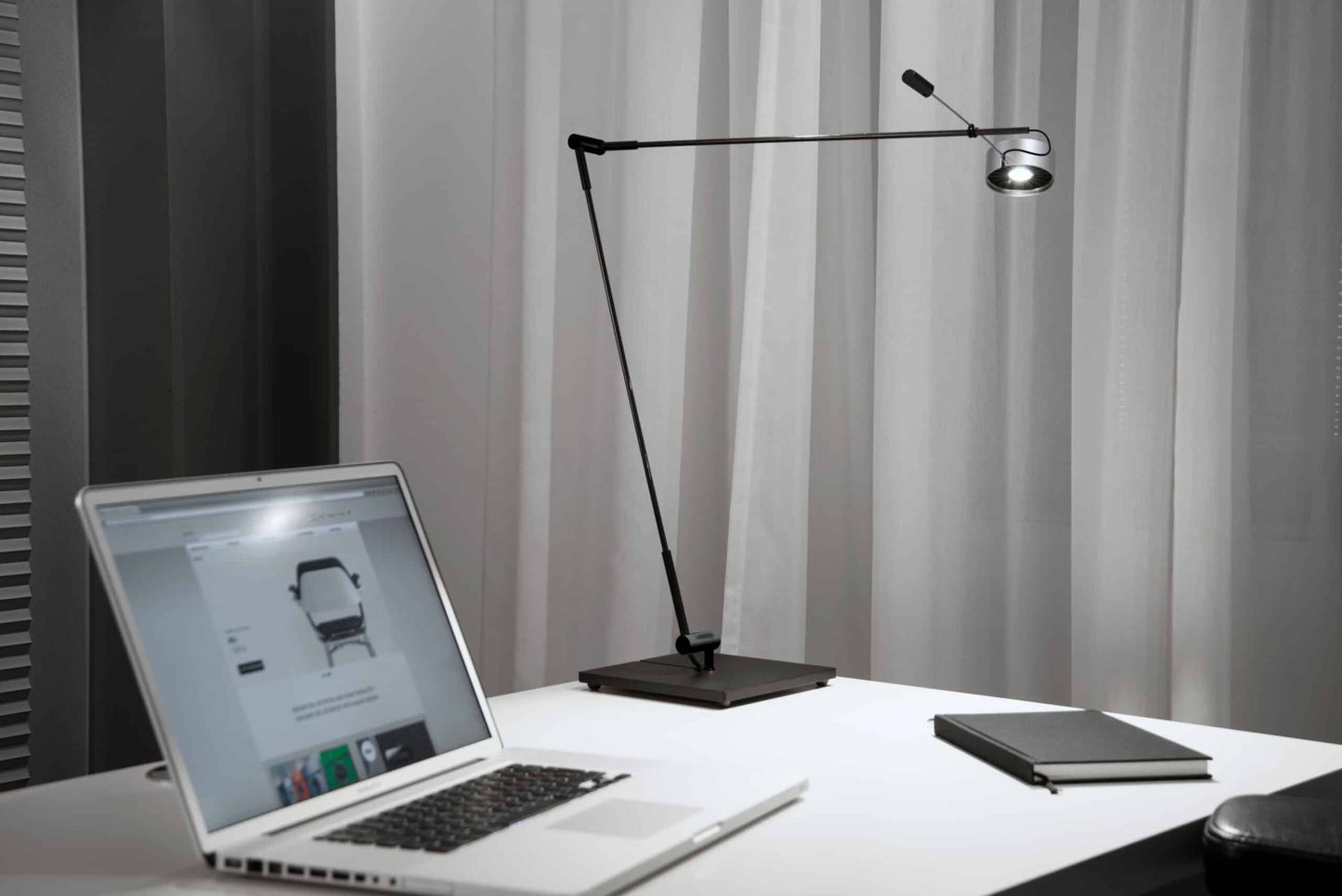 Absolut Bureaulamp
